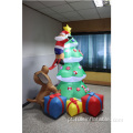 Papai Noel inflável na árvore de Natal para decoração